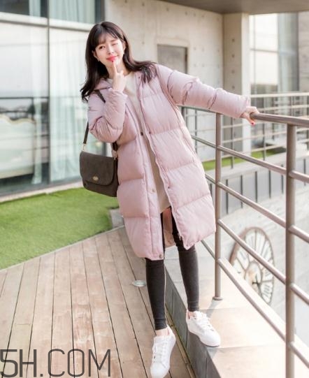 粉色羽絨服怎么搭配？粉色羽絨服搭配圖片