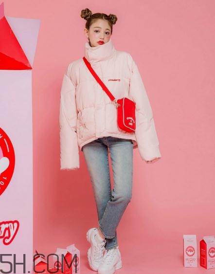 粉色羽絨服怎么搭配？粉色羽絨服搭配圖片