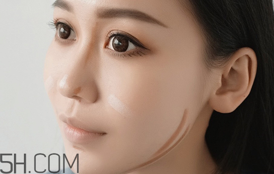 秋冬適合什么妝容？怎樣涂口紅好看？