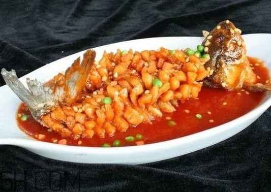 松鼠魚為什么叫松鼠魚？松鼠魚是什么魚做的