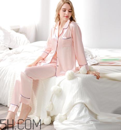 真絲衣服怎么洗不掉色？真絲衣服掉色怎么恢復(fù)？