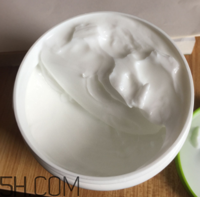 絲塔芙致潤(rùn)保濕霜怎么樣？絲塔芙致潤(rùn)保濕霜好用嗎？