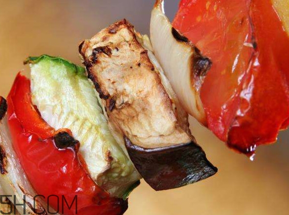 蔬菜烤著吃有營(yíng)養(yǎng)嗎？烤胡蘿卜吃有什么好處