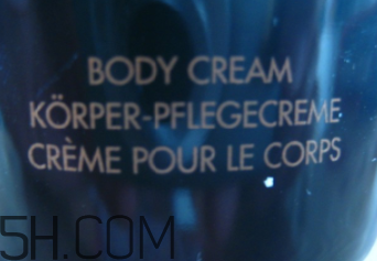 雅芳小黑裙香體乳怎么樣？雅芳小黑裙香體乳好用嗎？