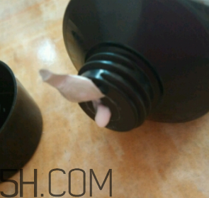雅芳小黑裙香體乳怎么樣？雅芳小黑裙香體乳好用嗎？
