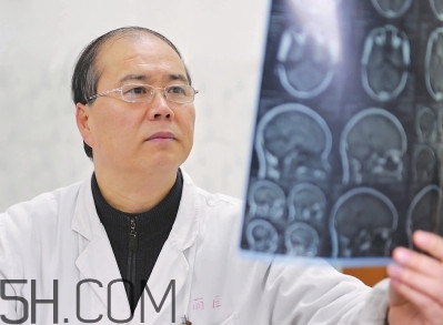 哪些原因可以導致腦死亡？腦死亡和植物人有什么區(qū)別