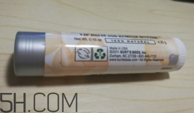 小蜜蜂細致修護唇膏很油嗎？夏天用合適嗎？