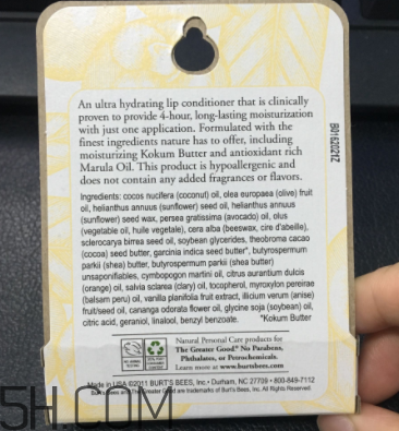 小蜜蜂細致修護唇膏很油嗎？夏天用合適嗎？