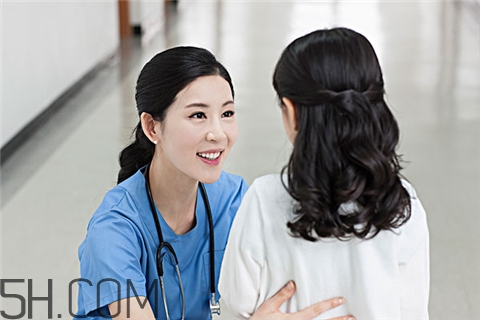 白內(nèi)障要換晶體嗎？白內(nèi)障要做手術(shù)嗎？
