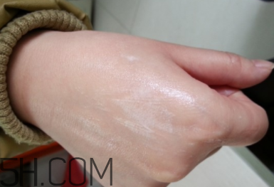 御泥坊黑玫瑰潔面乳怎么樣？御泥坊黑玫瑰潔面乳好用嗎？