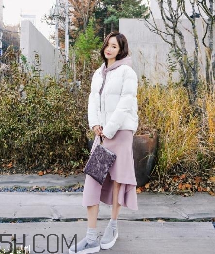 白色羽絨服怎么搭配？白色羽絨服搭配圖片