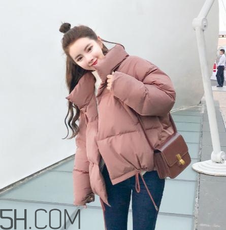 面包服是羽絨服嗎？面包服和羽絨服的區(qū)別