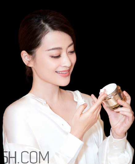 蘭蔻和雅詩(shī)蘭黛哪個(gè)好用？雅詩(shī)蘭黛萬(wàn)能面霜測(cè)評(píng)