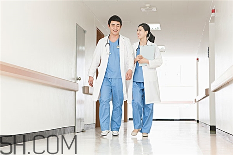 牙周炎跟腎虛有關(guān)系嗎？牙周炎跟上火有關(guān)系嗎？