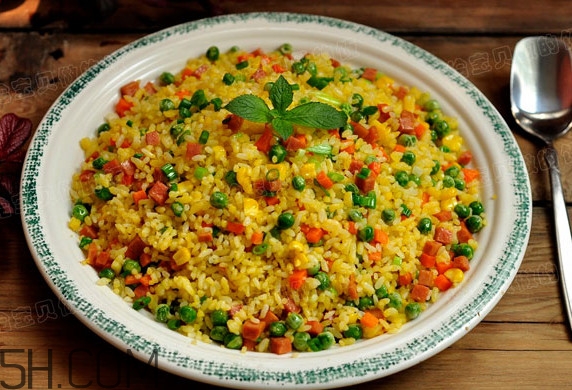 蛋炒飯和揚(yáng)州炒飯有什么區(qū)別？蛋炒飯是發(fā)物嗎