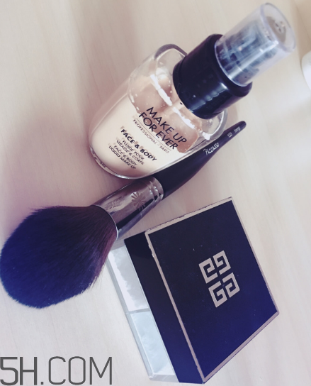 make up forever水粉霜好用嗎？make up forever水粉霜多少錢？