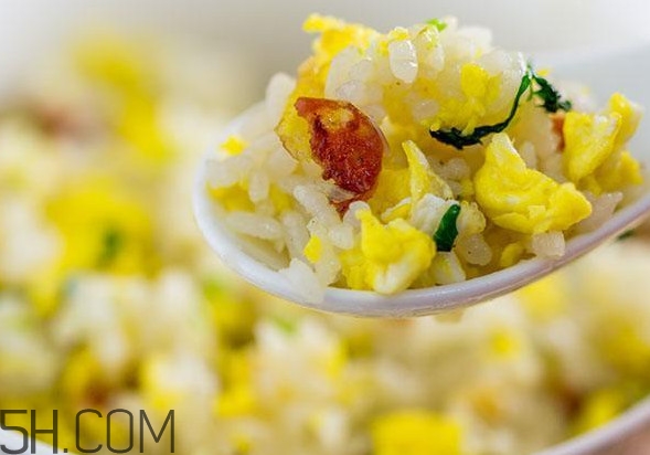 蛋炒飯和揚(yáng)州炒飯有什么區(qū)別？蛋炒飯是發(fā)物嗎