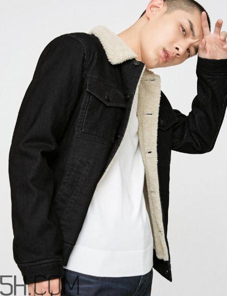 燈芯絨衣服會(huì)縮水嗎？燈芯絨衣服粘毛嗎？