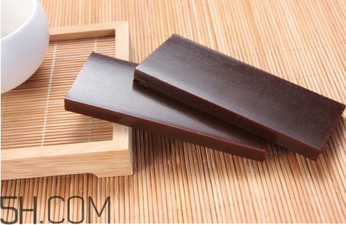 東阿阿膠是什么做的？東阿阿膠和福牌阿膠的區(qū)別