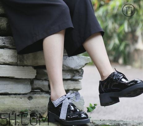 漆皮皮鞋起皮怎么處理？鞋子漆皮掉了怎么辦？