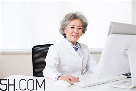 骨折用紅外線烤燈嗎？骨折做什么手術(shù)？