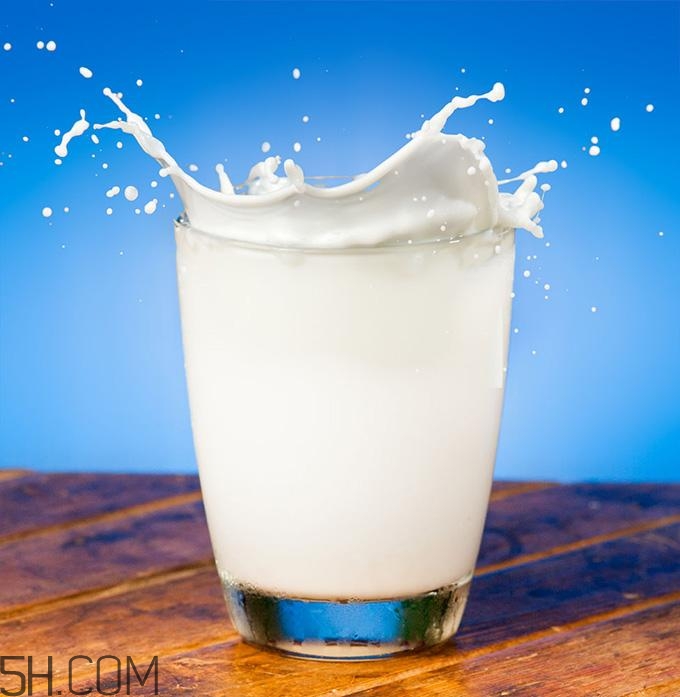 酸奶什么時候喝最好？睡前喝酸奶好還是牛奶好？