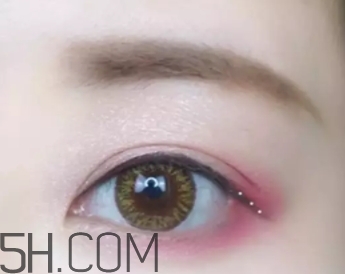 草莓紅口紅適合黃皮嗎？草莓紅口紅顯白嗎？