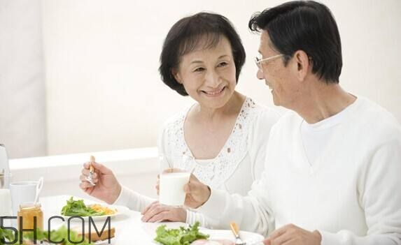 老年人晚餐吃什么好？老年人晚餐有什么注意事項(xiàng)？