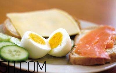 人為什么會(huì)掉發(fā)？怎么防止掉發(fā)？