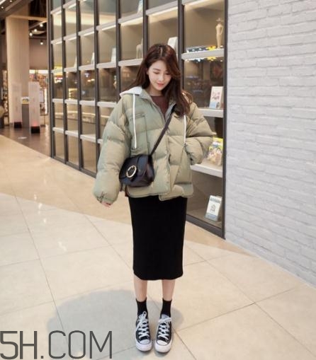 棉服配裙子好看嗎？棉衣配什么裙子好？