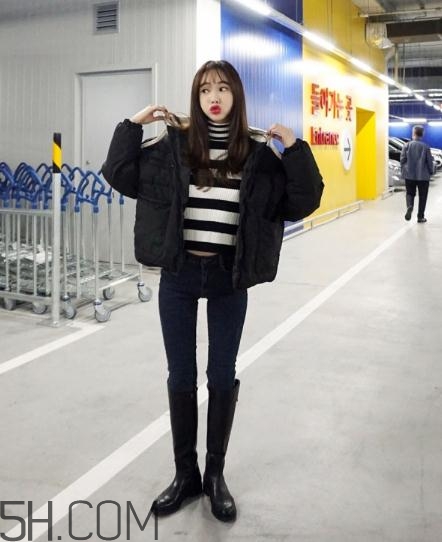 黑色面包服怎么搭配？黑色面包服搭配圖片