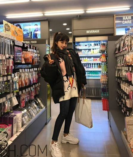 黑色面包服怎么搭配？黑色面包服搭配圖片