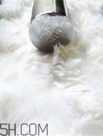 紀(jì)梵希小羊皮304是什么顏色？紀(jì)梵希小羊皮滋潤嗎？