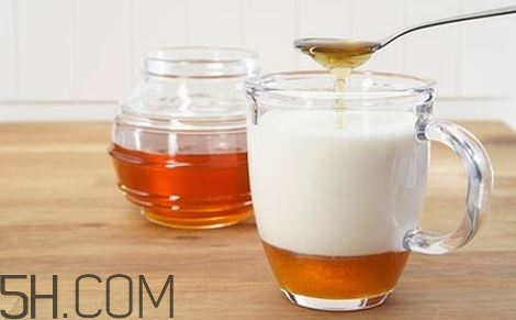牛奶可以加蜂蜜嗎？蜂蜜加牛奶怎么樣？