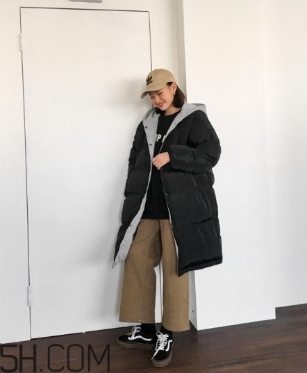黑色棉襖配什么褲子？黑色棉服搭配褲子圖片