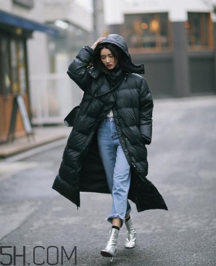 黑色棉襖配什么褲子？黑色棉服搭配褲子圖片