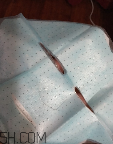 美膚寶面膜有熒光劑嗎？美膚寶面膜測評