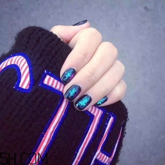 美甲涂什么顏色好看？2018冬天最美的韓式美甲