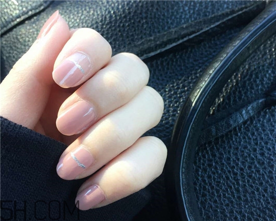 手指粗適合做什么美甲？美甲簡(jiǎn)單大方新款圖片