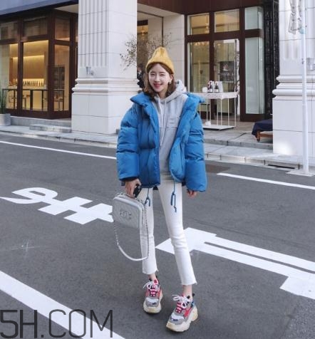 藍色棉襖配什么褲子？藍色棉服搭配褲子圖片