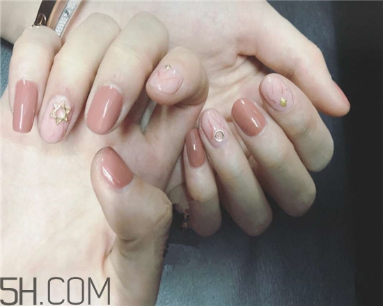 手指粗適合做什么美甲？美甲簡(jiǎn)單大方新款圖片