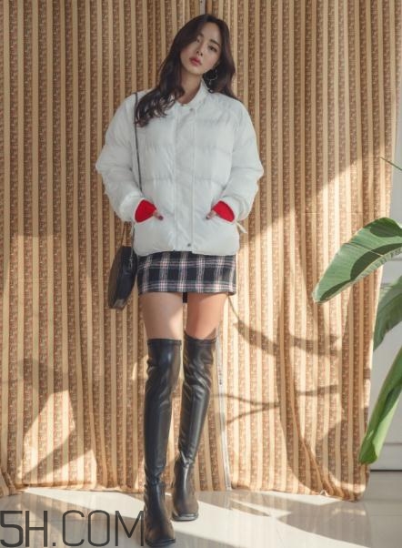 棉服搭配短裙好看嗎？棉襖搭配短裙圖片