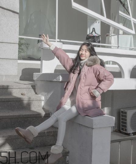 冬天穿白色褲子好看嗎？冬天白色褲子搭配圖片