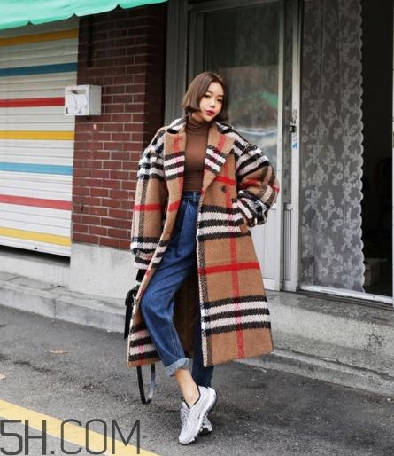 冬天穿牛仔褲配什么鞋子？冬天牛仔褲搭配鞋子圖片