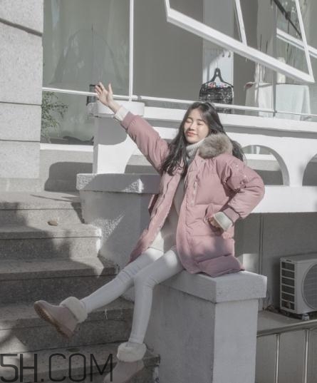 冬天白色褲子配什么鞋？冬天白色褲子搭配鞋子圖片