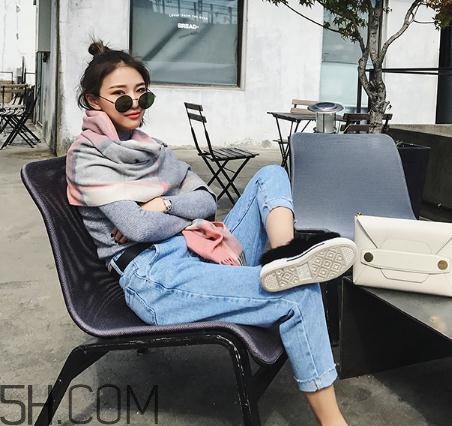 牛仔褲粘上502怎么辦？牛仔褲上的膠水怎么洗掉？