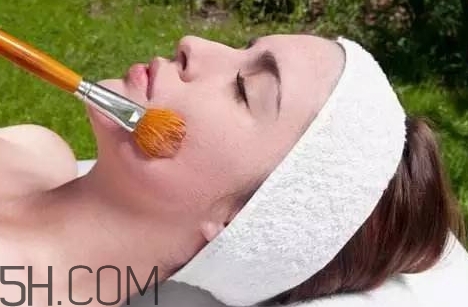 刷酸爆痘正常嗎？為什么刷酸會(huì)爆痘？