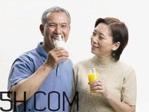 老人缺鈣有什么害處？老人如何補(bǔ)鈣？