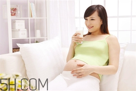 成人為什么也要喝奶粉？成人喝奶粉的好處有哪些？