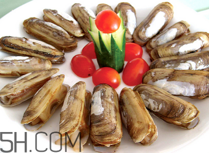 蟶子里面的黑色能吃嗎？蟶子為什么一撒鹽就出來(lái)？